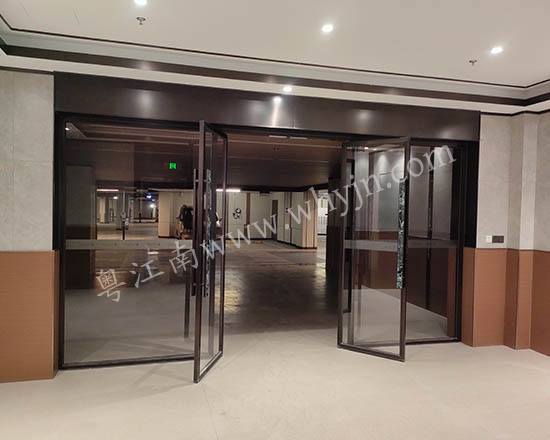 不銹鋼玻璃屏風